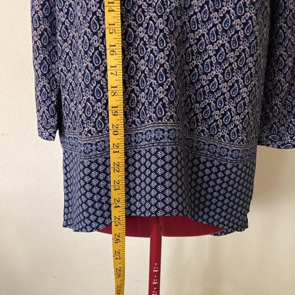 Old Navy Size XS blue & cream paisley printed blouse Made in India. 100% Viscose - Picture 10 of 12